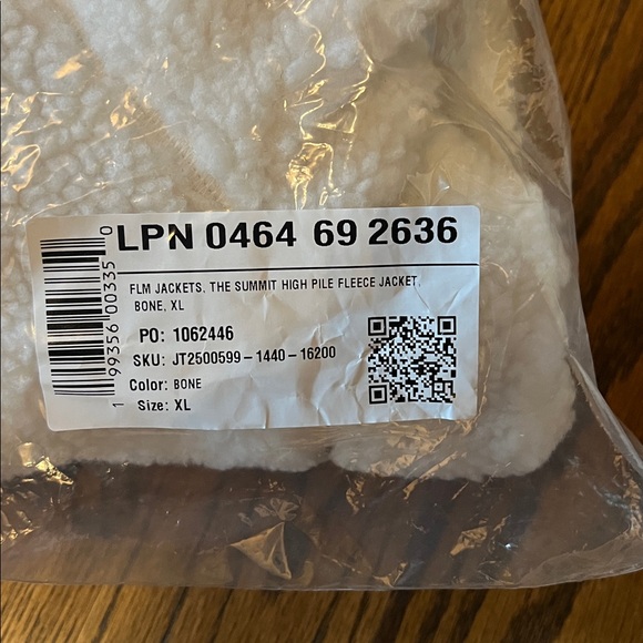 The Summit High Pile Fleece Jacket in Bone, NWT - Picture 11 of 11